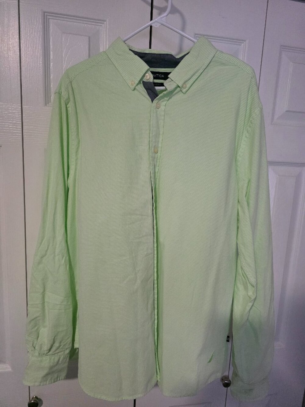 Nautica Men's XL Classic Fit Green Striped Long Sleeve Button Down Shirt